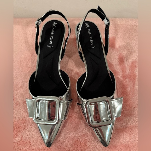 Anne Klein Metallic Silver Bernette Bow Pump heels /size 8.5 - Picture 6 of 8